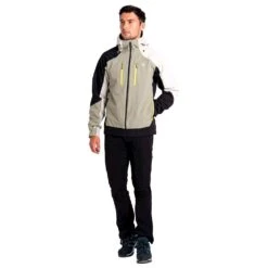 Giacca Da Trekking DARE2B Arising Pelican Oil Green Black 13 Giacca Da Trekking DARE2B Arising Pelican Oil Green Black -Camp Sconto 97b6d5ebdf7321ba221baeb3c0441148f082ffb6 E23DARETTH3373948 7